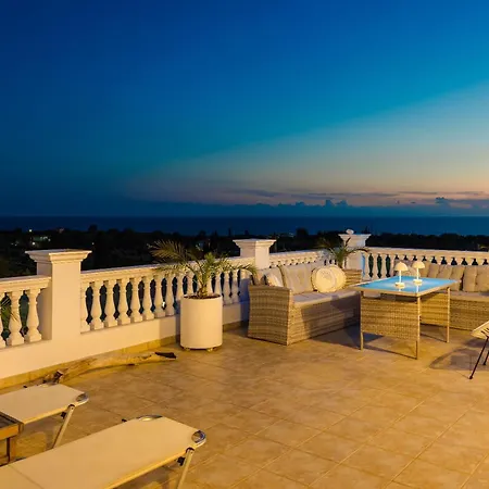 Villa Pantheon *